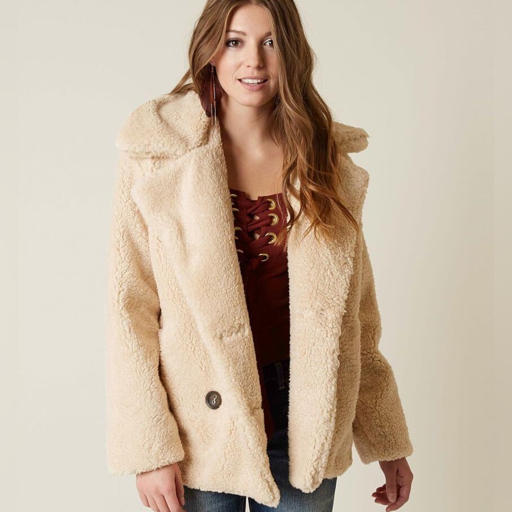 Free People Notched Teddy Peacoat Color Oatmeal
Size medium